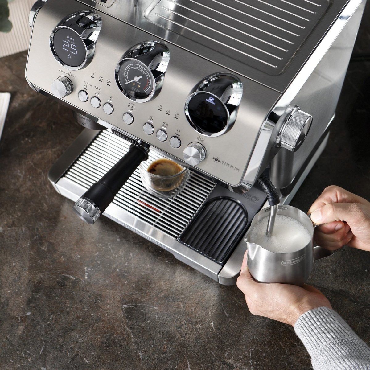 Delonghi – La Specialista Maestro With Cold Brew (EC9885M) - Café Liégeois